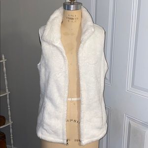 Croft & barrow white vest, size M